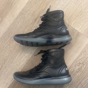 CCILU women’s size 8 Kaza Karnet Hi-top sneaker boots